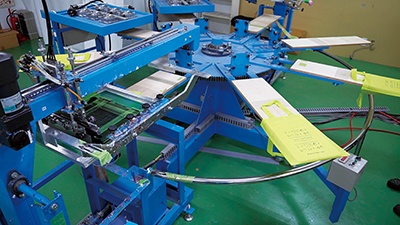 国内自社工場で印刷